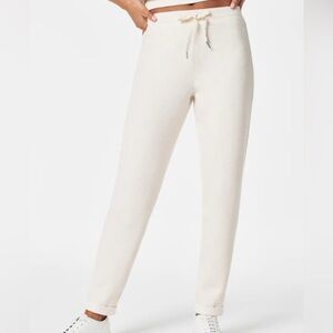 Spanx air essentials tapered pant joggers in heather cream